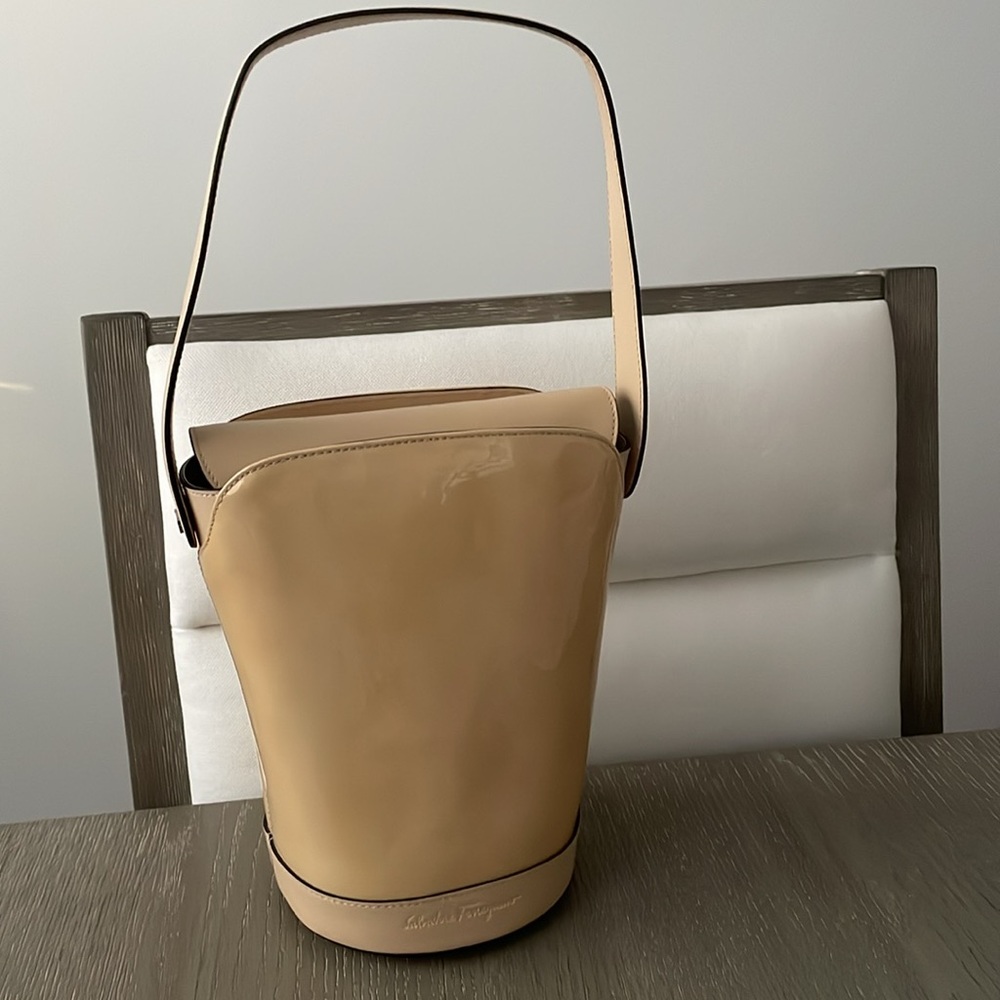Salvatore Ferragamo
Logo Patent Leather Bucket Bag Ivory